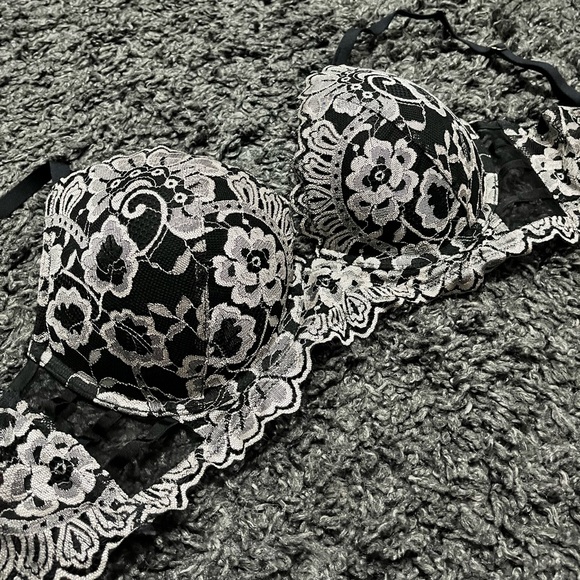 La Senza Beyond Sexy Bra - Picture 2 of 7